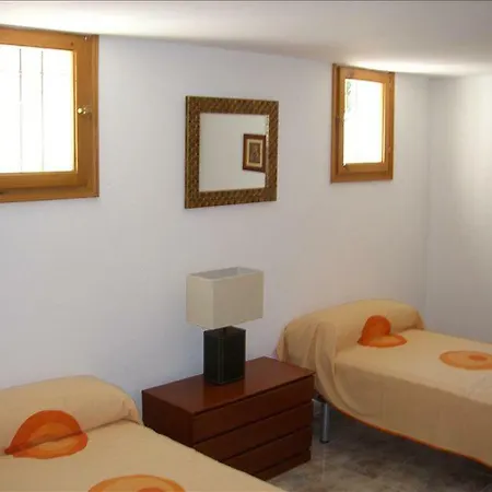 Large Detached House In Gardens - Ginesta Vakantiehuis