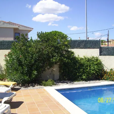 Large Detached House In Gardens - Ginesta Vakantiehuis