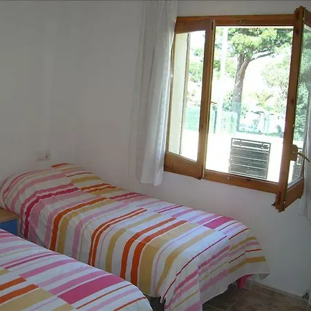 Large Detached House In Gardens - Ginesta Vakantiehuis