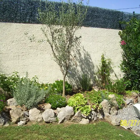 Vakantiehuis Large Detached House In Gardens - Ginesta