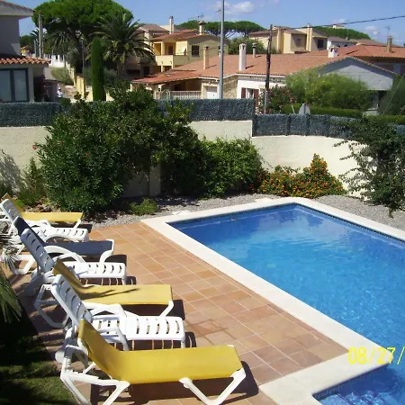 Large Detached House In Gardens - Ginesta *