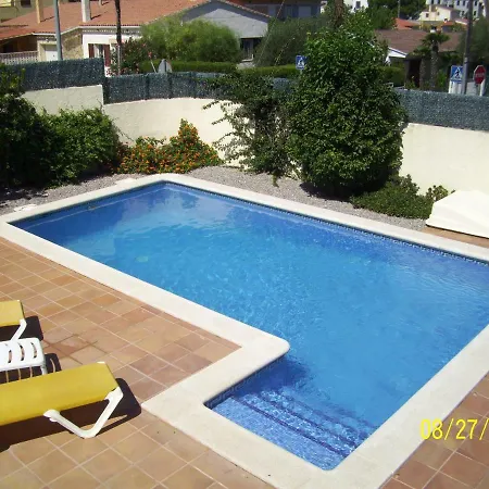 Large Detached House In Gardens - Ginesta Vakantiehuis *