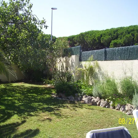 Large Detached House In Gardens - Ginesta Vakantiehuis *