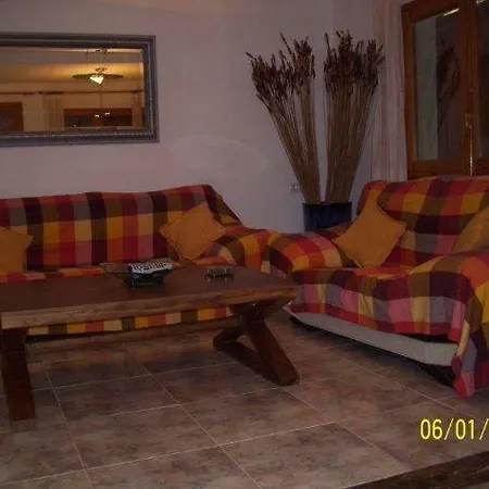 Vakantiehuis Large Detached House In Gardens - Ginesta *