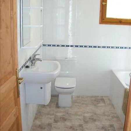 Large Detached House In Gardens - Ginesta Vakantiehuis