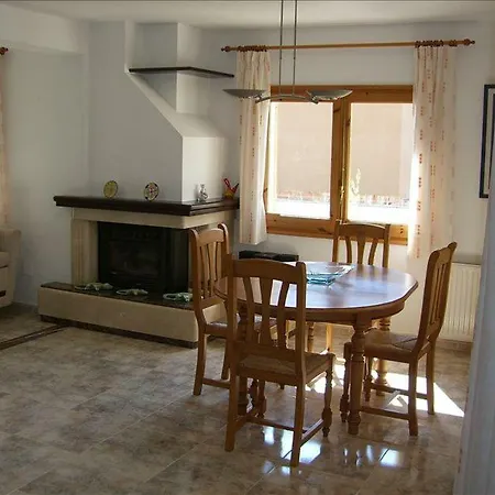 Large Detached House In Gardens - Ginesta Vakantiehuis *