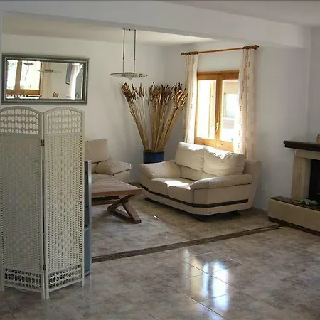 Large Detached House In Gardens - Ginesta *